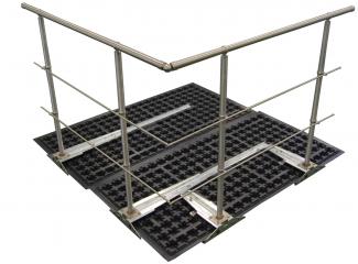 ZinCo solutions for securing railings also work on the ballast principle. ZinCo Guard Railing Base GB